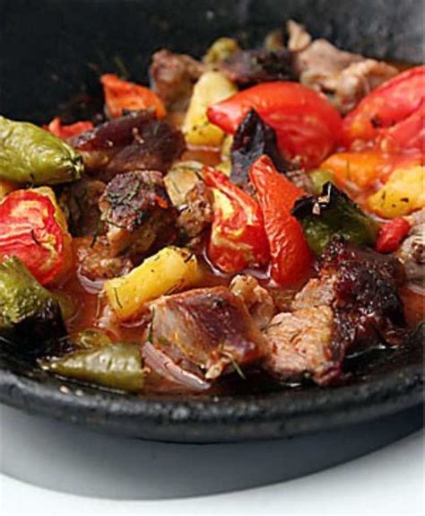 Kıymalı Sebzeli Güveç Tarifi